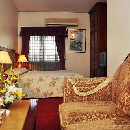 Hotel Bon Vivant Dhaka Buitenkant foto