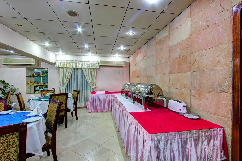 Hotel Bon Vivant Dhaka Buitenkant foto