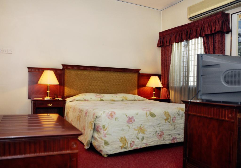 Hotel Bon Vivant Dhaka Buitenkant foto