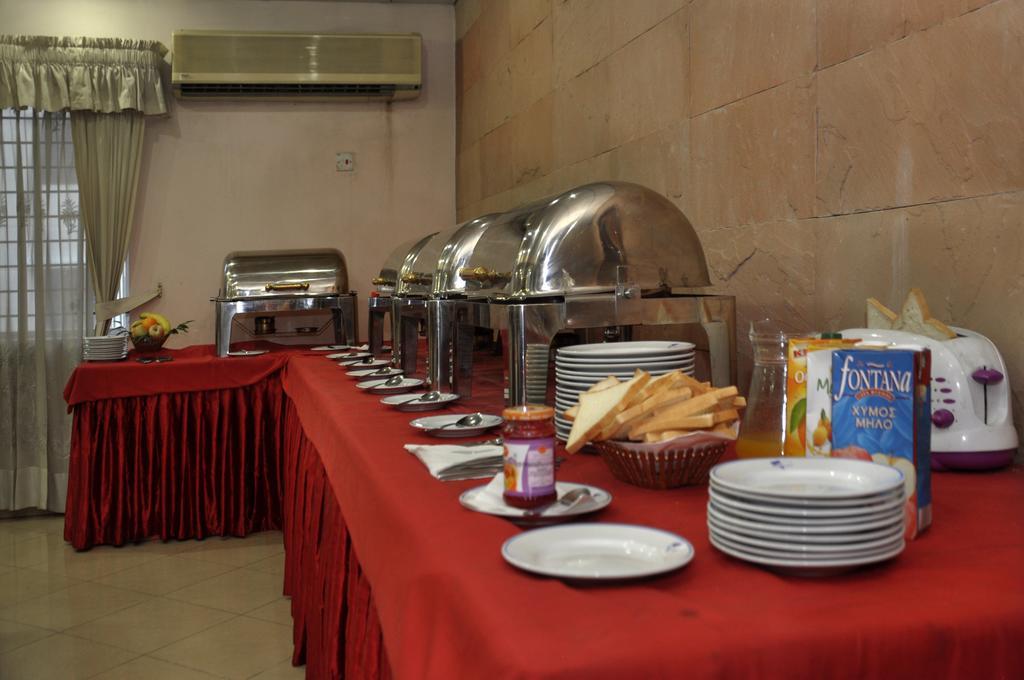 Hotel Bon Vivant Dhaka Buitenkant foto