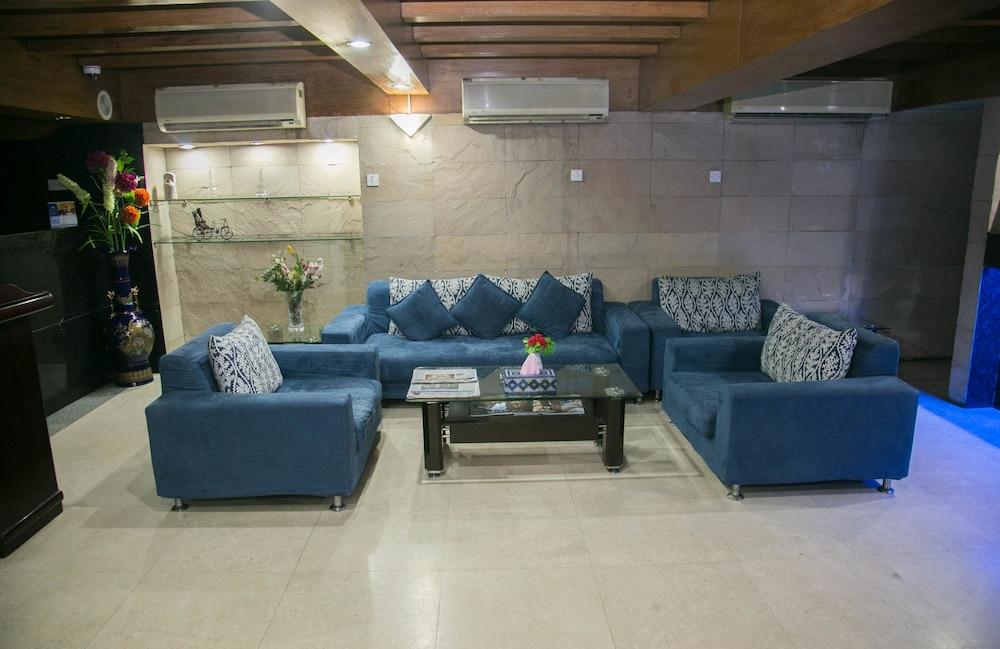 Hotel Bon Vivant Dhaka Buitenkant foto